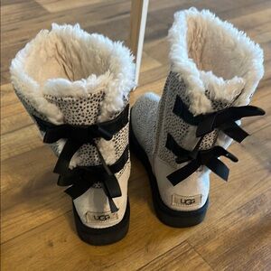 UGG Gray Knit Boots with Black Bows